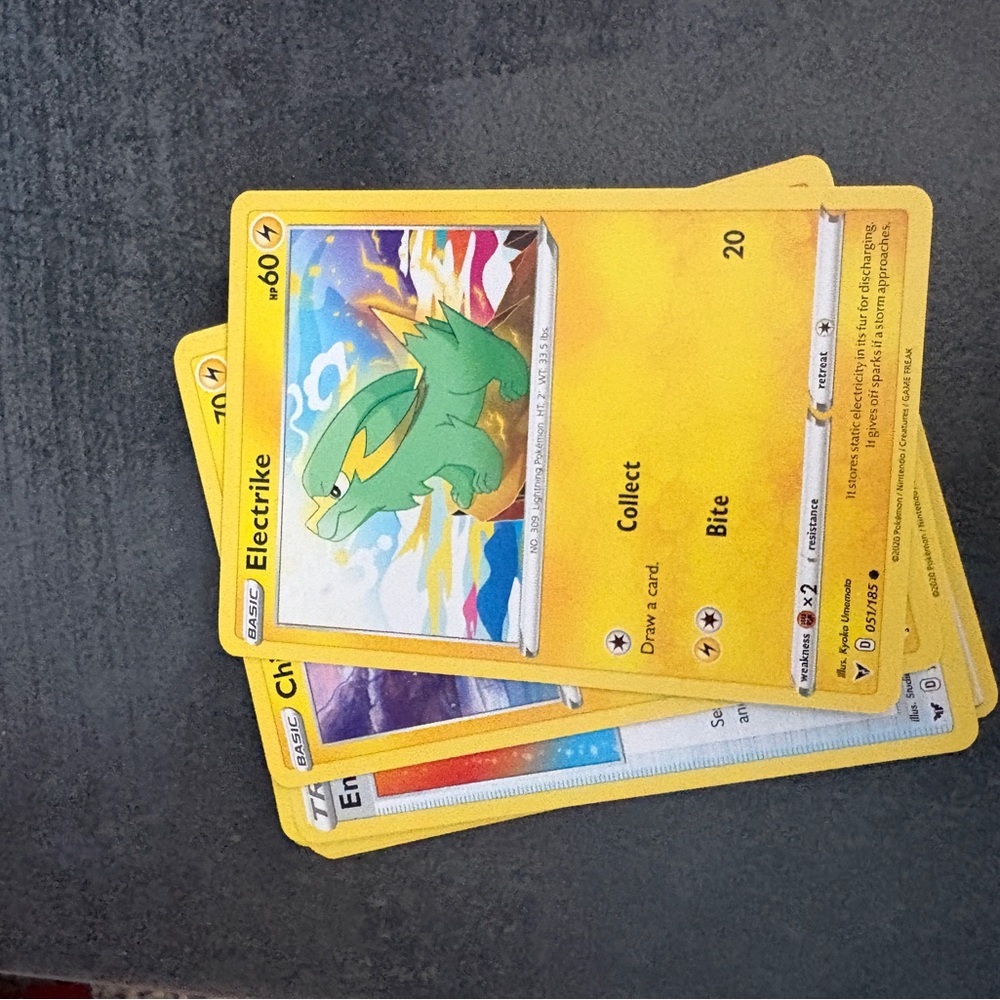 ❤️ Like 5 or 10 deal ❤️ Electric Pokémon Trading Card set.